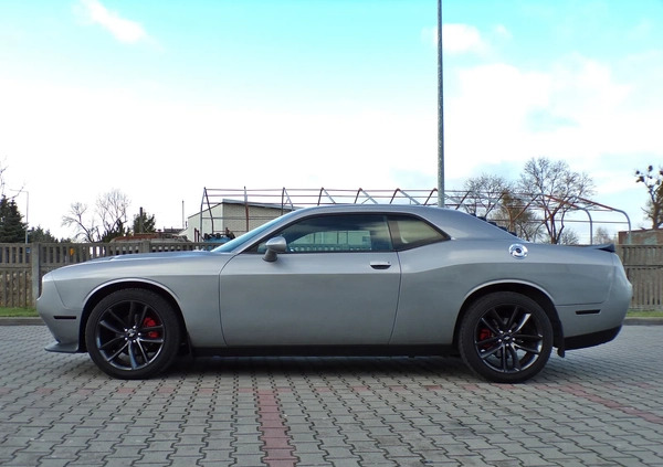 Dodge Challenger cena 92000 przebieg: 151000, rok produkcji 2016 z Gostynin małe 562